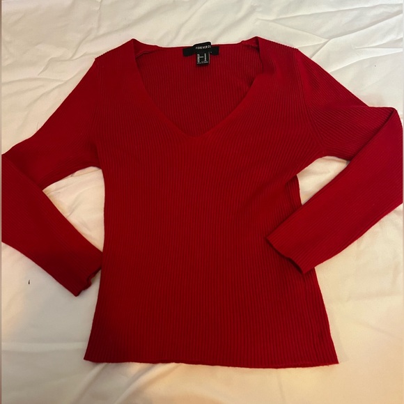 Red sweater - Picture 1 of 3